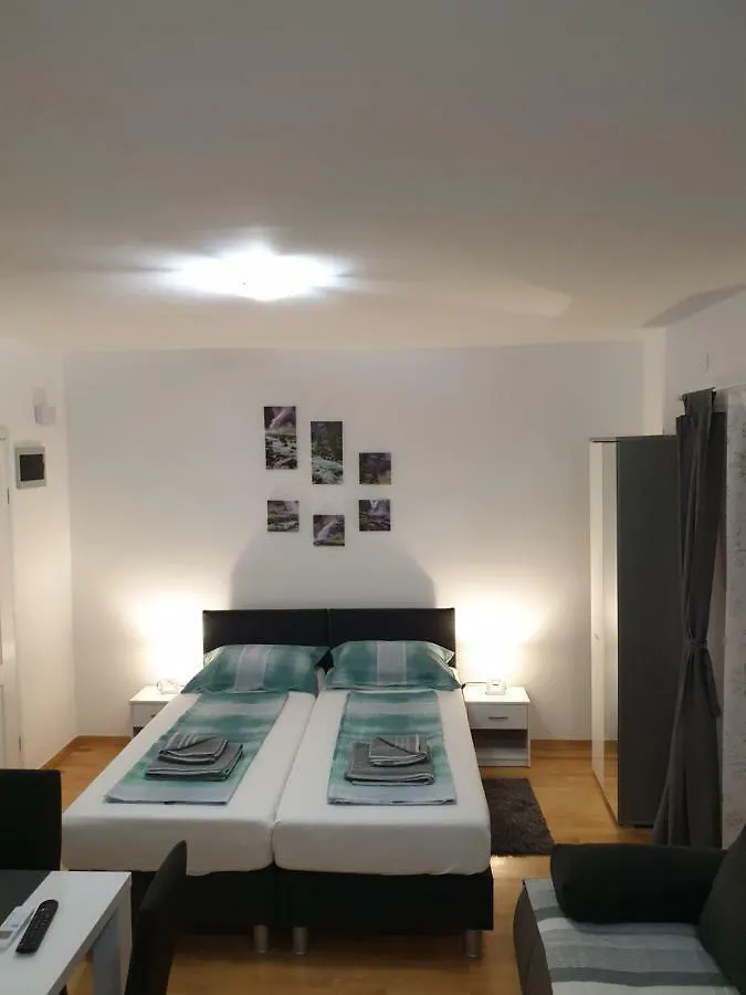 Apartmani L&L Povljana Affittacamere