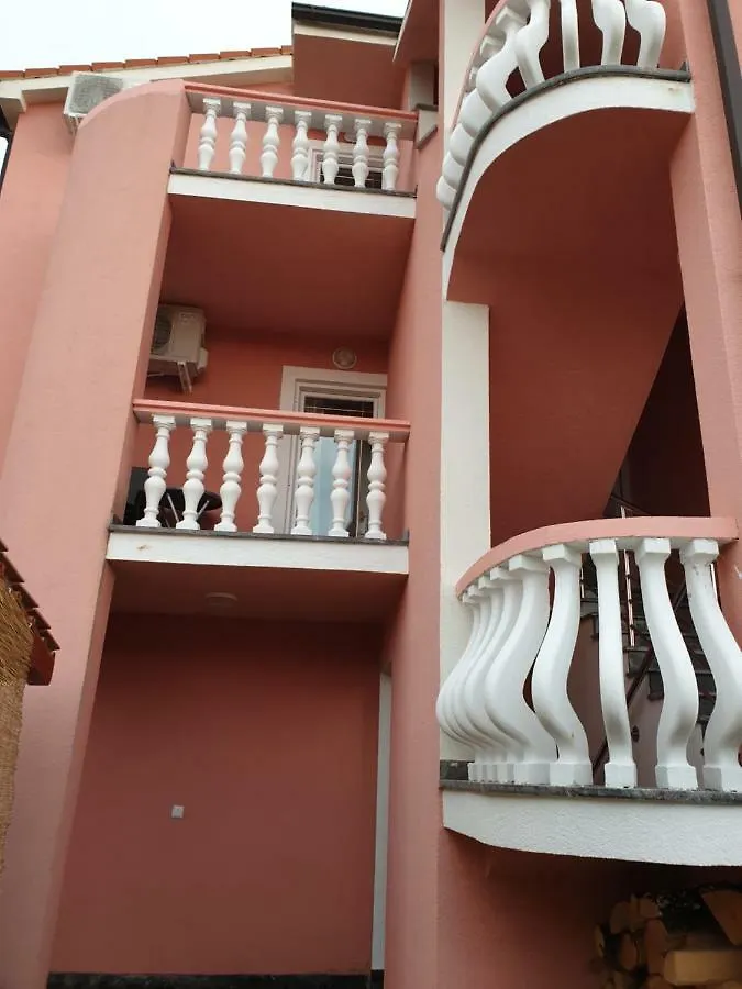 Apartmani L&L Povljana