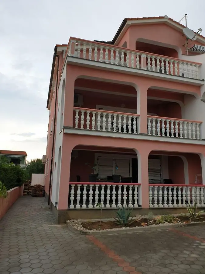 Affittacamere Apartmani L&L Povljana